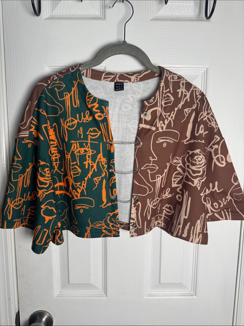 SHEIN Two-Tone Abstract Sketch Cropped Top - Green & Brown
